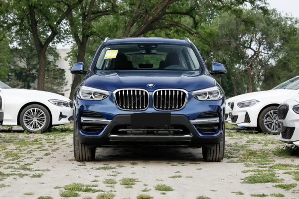 中型SUV寶馬X3，標配8AT+防爆輪胎，典型的豪華車