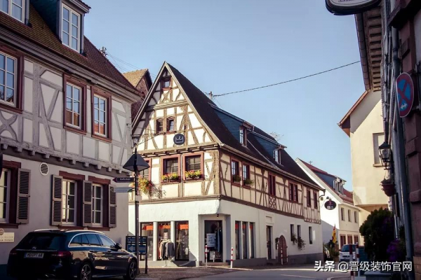 白與灰的碰撞交融：100m2 港式家居的瀟灑寫意