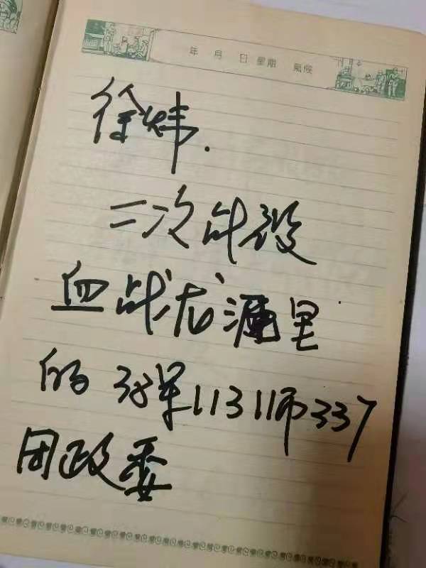 &OpenCurlyDoubleQuote;萬歲軍&rdquo;後代徐魯梅為軍品大王簽名&OpenCurlyDoubleQuote;弘揚偉大的抗美援朝精神&rdquo;