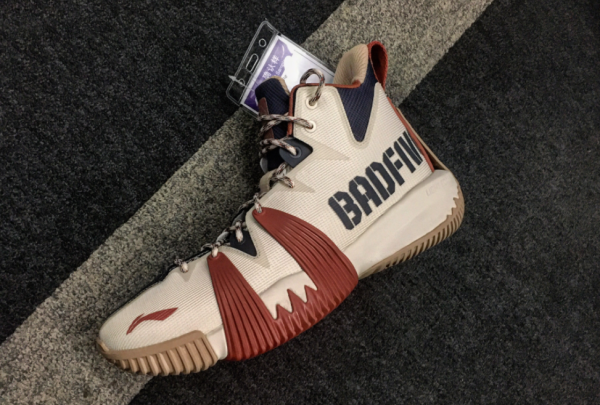 閃擊8代斷底被召回,休閒鞋被質疑抄襲,李寧又翻車了麼? 閃擊8代斷底被召回,休閒鞋被質疑抄襲,李寧又翻車了麼?