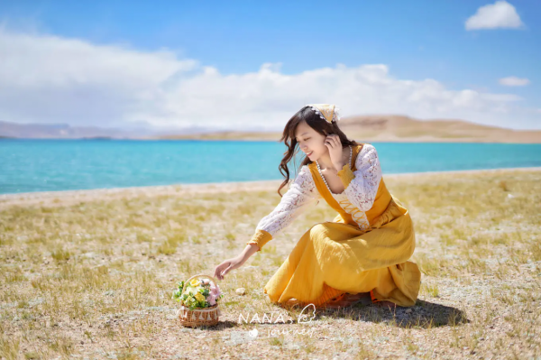 西藏無人區美麗的湖泊，是匯聚各類候鳥的溼地，拍照如童話世界