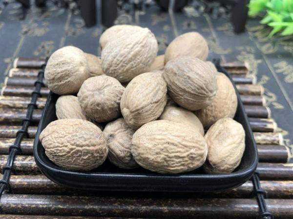 燉羊肉時，要想羊肉燉出來軟爛沒羶味，2種香料記得放，真的管用