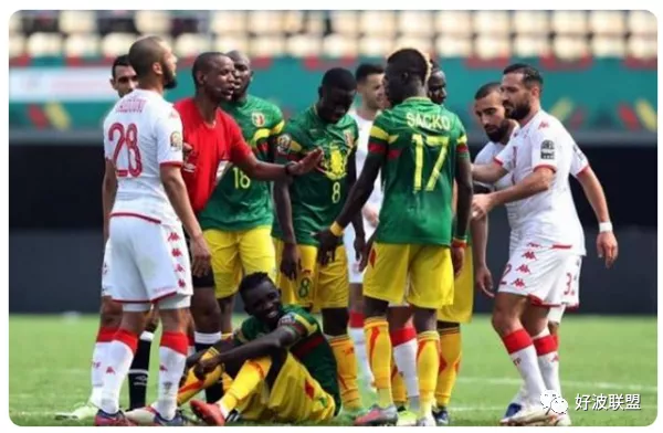 難以想象！主裁90分鐘內 兩次吹響終場哨&period;&period;&period;&period;&period;