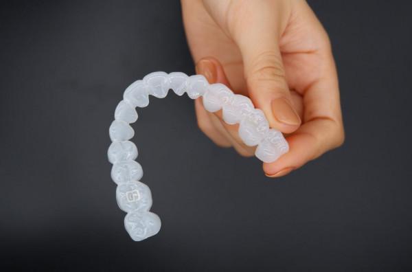 白色保持器,保持正畸效果+亮白牙齒,收穫雙重喜悅 白色保持器,保持正畸效果+亮白牙齒,收穫雙重喜悅