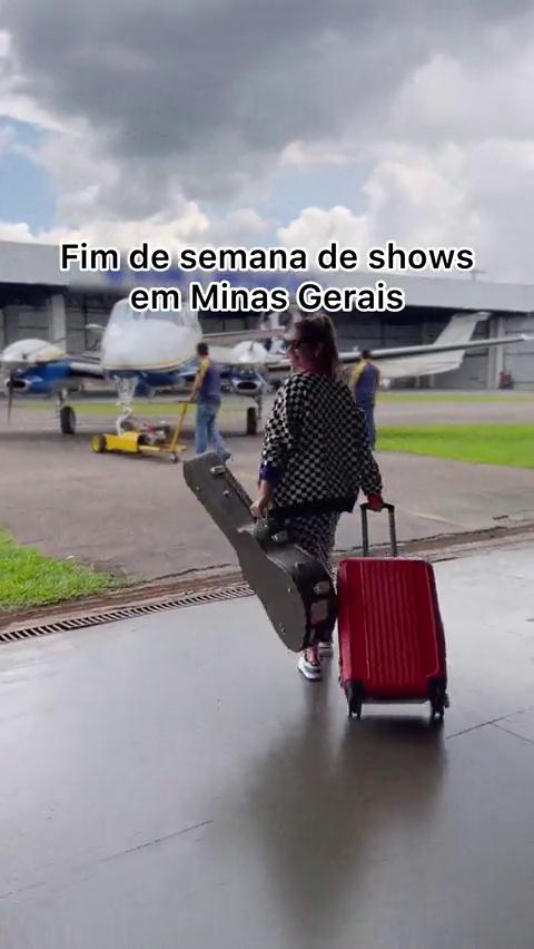 26歲女歌手遭遇空難去世,飛機上5人全部喪生,墜毀現場曝光 26歲女歌手遭遇空難去世,飛機上5人全部喪生,墜毀現場曝光