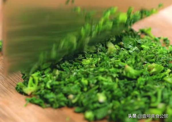 雞汁特色的薺菜百葉捲,鮮嫩好吃,營養美味,老少皆宜的美食 雞汁特色的薺菜百葉捲,鮮嫩好吃,營養美味,老少皆宜的美食