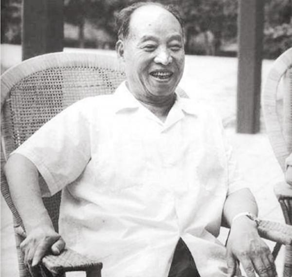 1955年授銜時，負責宣讀10大元帥名單的人，自己卻沒軍銜