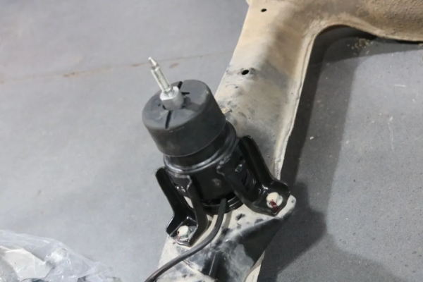 怪獸修車：翻新24萬公里的天籟公爵，底盤效能維修，專治實用派