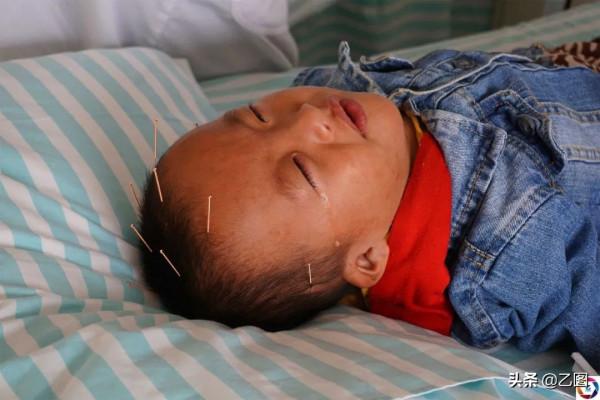 4個月男嬰身患數種疾病,嚇跑了媽媽,爸爸日夜守候只想救回他 4個月男嬰身患數種疾病,嚇跑了媽媽,爸爸日夜守候只想救回他