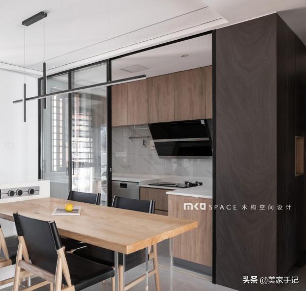 福建夫婦107㎡家火了，僅憑一個客廳就圈粉無數，空間利用率超高