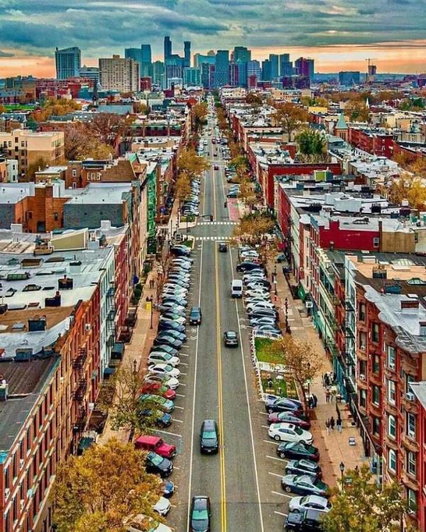 你們都誤會卡達了—事實上它比巴掌大一點點