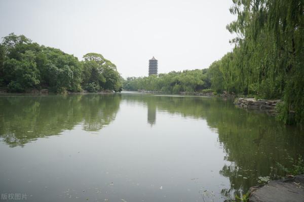 以省(自治區或直轄市)級行政區的名字命名的大學