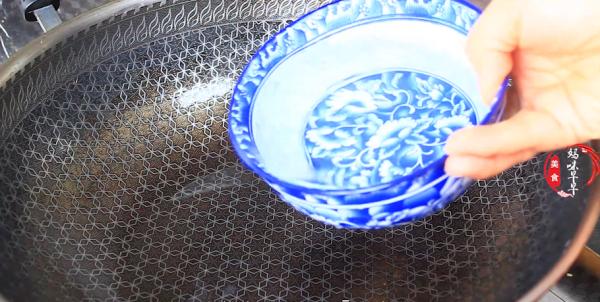 做撈涼粉時,記住比例“115”,涼粉不斷,勁道爽滑,比賣得好吃 做撈涼粉時,記住比例“115”,涼粉不斷,勁道爽滑,比賣得好吃