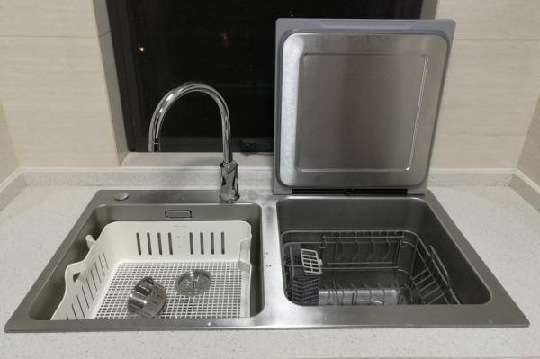 水槽式洗碗機好用嗎？我家買過一臺，花了7000元，決定再也不買了