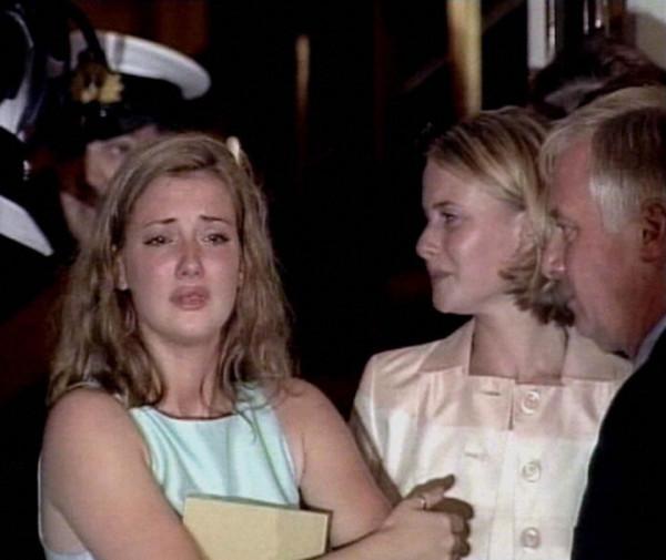 24年前香港迴歸儀式上，末代港督神色落寞，三個女兒更是哭成淚人