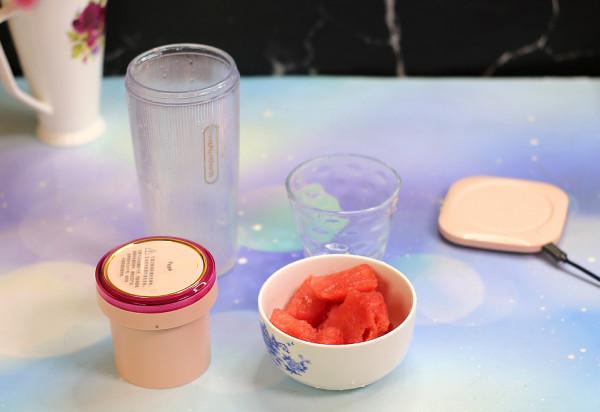 無線便攜、隨時鮮榨、喚醒活力的摩飛隨身榨汁杯 無線便攜、隨時鮮榨、喚醒活力的摩飛隨身榨汁杯