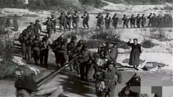 ​抗美援朝“冰雕連”：敵軍路過向他們脫帽致敬