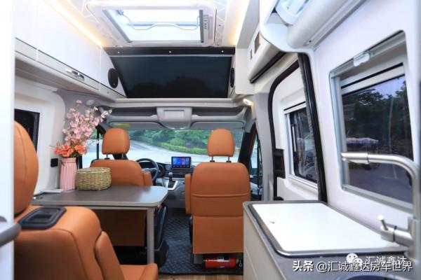 國產極富越野感的房車！大通柴油版！內外豪華，還配多項專利技術