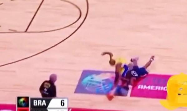 夢之隊最震撼的畫面，科比飛身救球，為老K教練調教眾星樹立典範