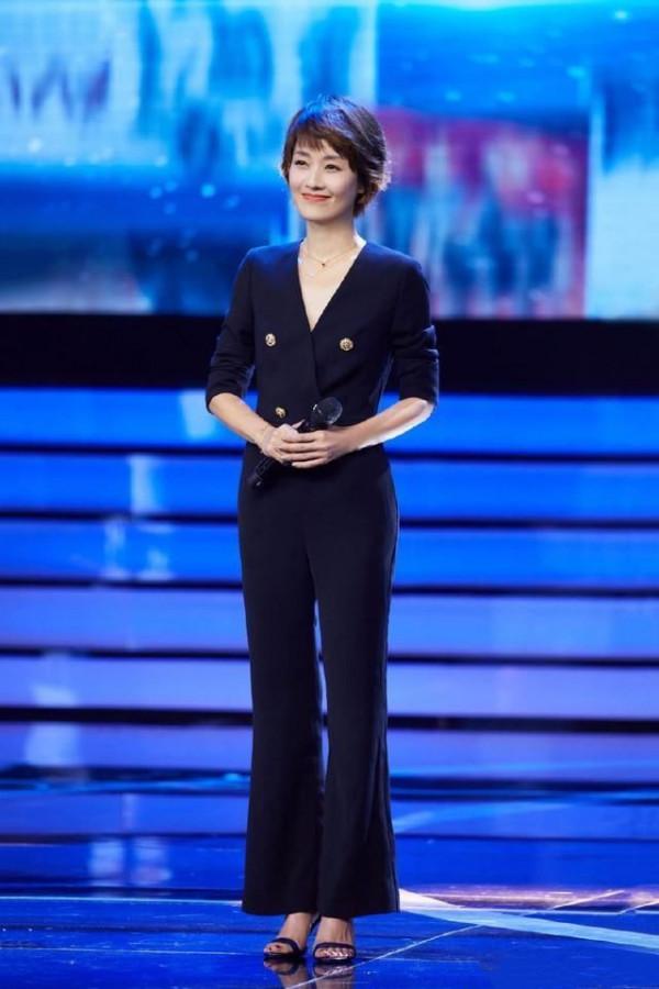 看了穿連體褲的馬伊琍才知道,原來紅毯上不穿禮服,也可以很時尚 看了穿連體褲的馬伊琍才知道,原來紅毯上不穿禮服,也可以很時尚