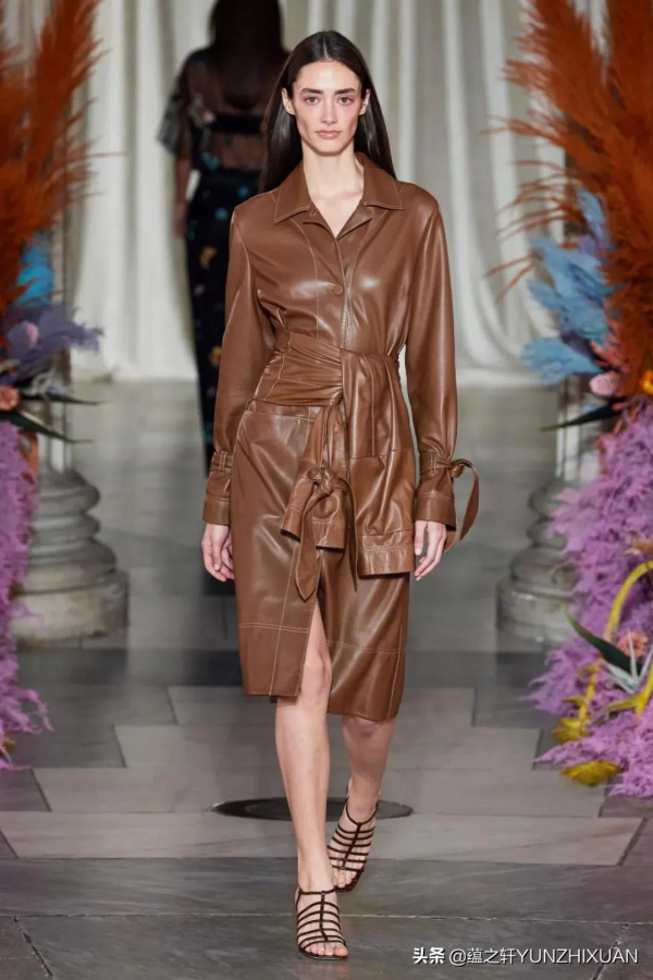 大地色穿膩了?!這幾個秋冬專屬色,高階又顯白 大地色穿膩了?!這幾個秋冬專屬色,高階又顯白