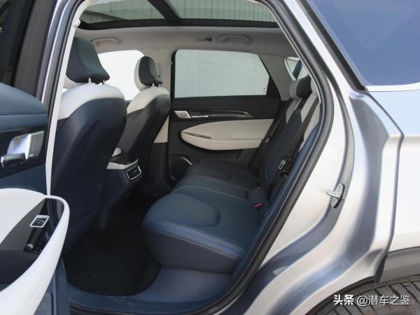 Model Y勁敵,顏值已贏一半,北汽和華為的親兒子:極狐,有多強? Model Y勁敵,顏值已贏一半,北汽和華為的親兒子:極狐,有多強?