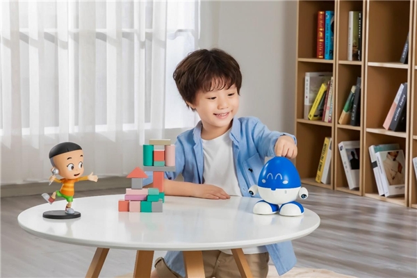我和大頭兒子的AI小老師！蛋寶智慧機器人預售勁爆來襲