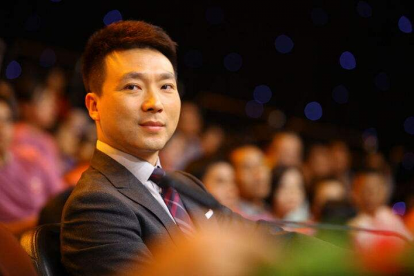 康輝：29歲娶小師妹劉雅潔，結婚21年沒有孩子，風光背後有眼淚