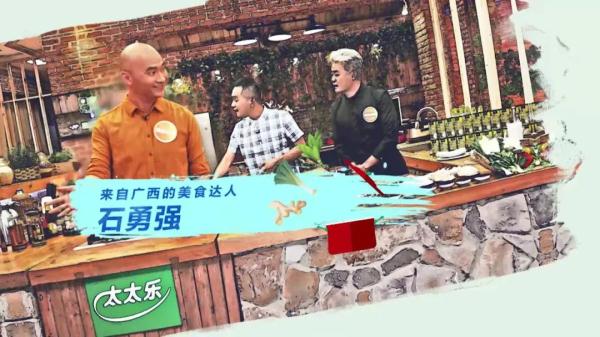 天氣微涼，來個輕葷小暖鍋吧！又香又暖，太適合全家一起吃了