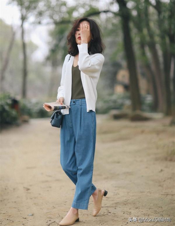 40歲左右的女人，褲子儘量不要穿闊腿褲和無痕褲，其實這些更時髦