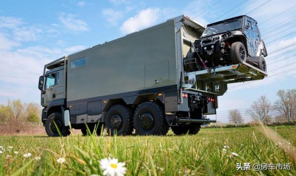 曼卡MAN 6X6重灌越野房車，千萬級玩家帶摩托隨意撒歡
