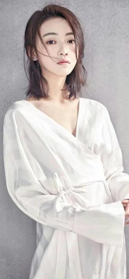 吳謹言，清心靚麗清純脫俗