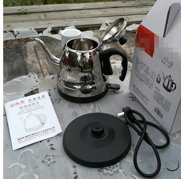 長期喝電熱水壺燒的水，身體會中毒還致癌？提醒：有2點需要注意