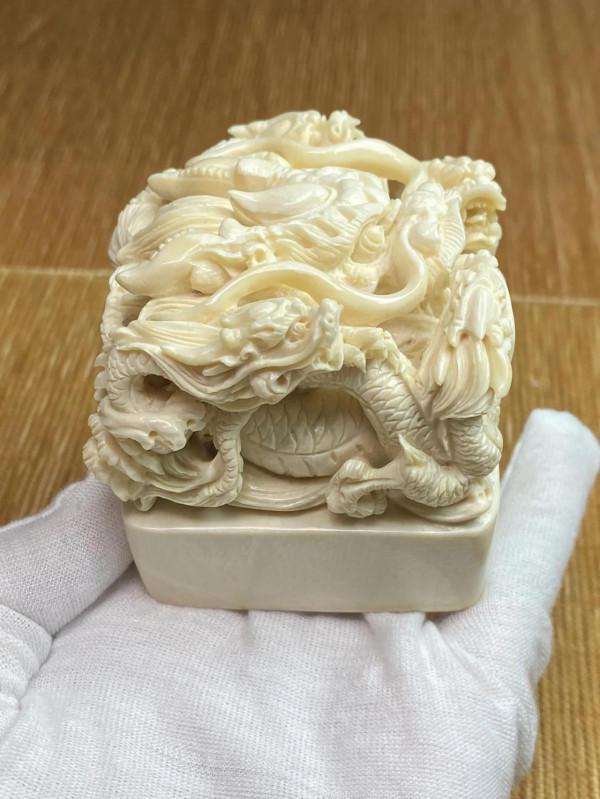 「猛獁牙至尊五龍戲珠」印章