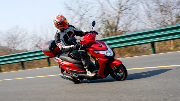 300元的差價，比UU125好在哪裡？——輕騎鈴木UE125測評