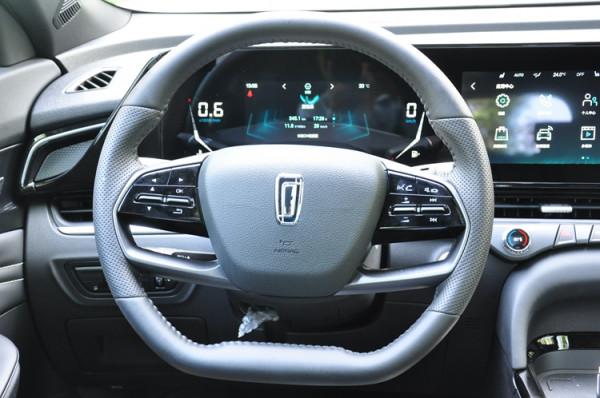 感受一汽奔騰T55:看上去很硬朗 其實非常舒適 感受一汽奔騰T55:看上去很硬朗 其實非常舒適