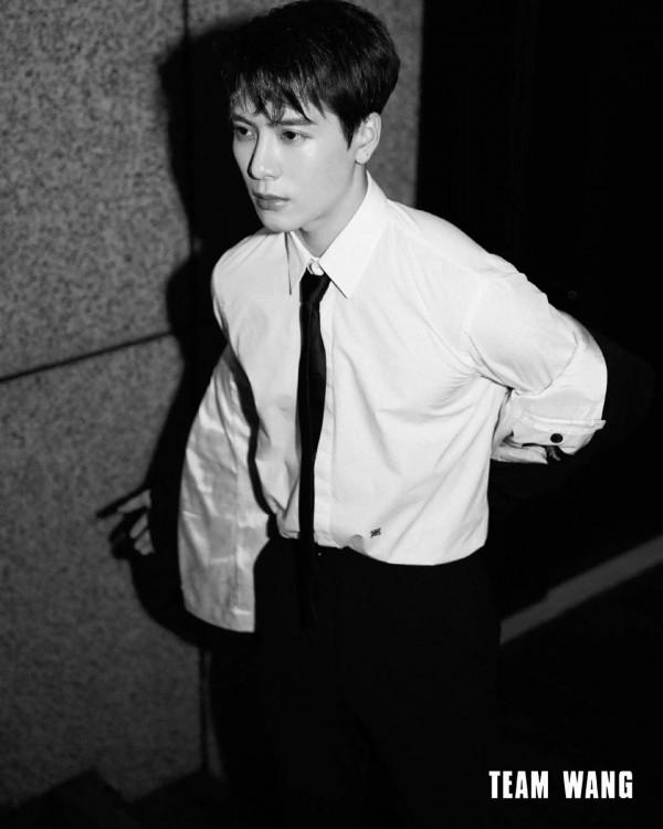 盤點娛樂圈穿白襯衫的男明星，誰讓你一眼就記住了？