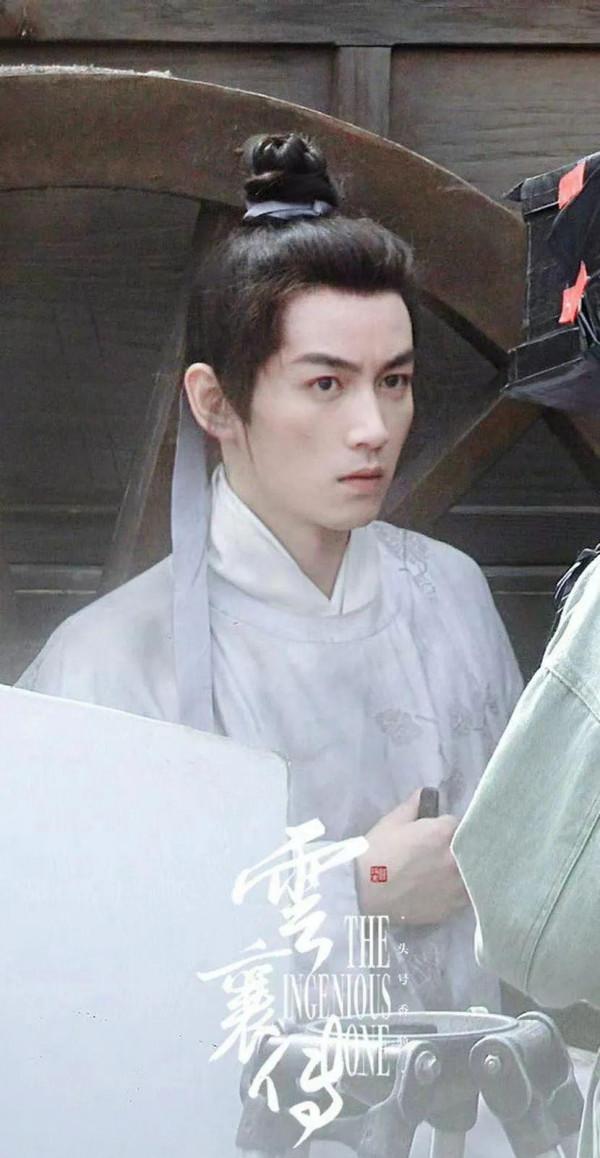 陳曉古裝路透驚豔亮相，新劇被央媒誇獎，消失4年終於要翻紅了？