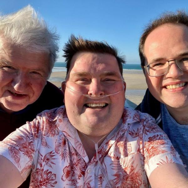 46歲英國主持人因癌去世，辭世前浮腫到判若兩人，晚期仍出鏡工作