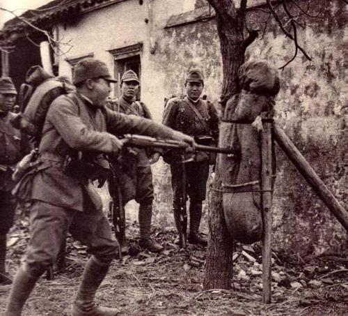 日軍侵華戰犯，燒殺搶暴殺人無數，特赦多年後回到戰犯所老淚縱橫