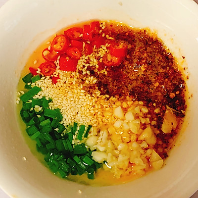 吃一次就愛上的麻醬肥牛拌麵，味道絕了