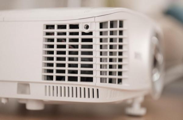 沒了解清楚前千萬別買投影儀,短焦的明基EH7941才更適合家庭使用 沒了解清楚前千萬別買投影儀,短焦的明基EH7941才更適合家庭使用