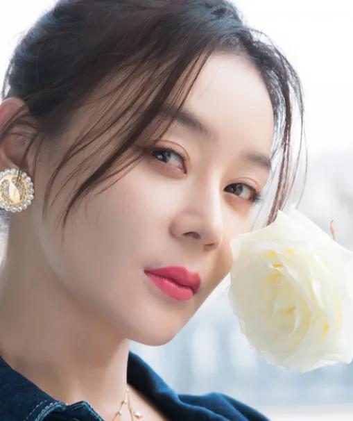 《笑傲江湖》中的女神任盈盈的扮演者-著名演員袁珊珊 《笑傲江湖》中的女神任盈盈的扮演者-著名演員袁珊珊