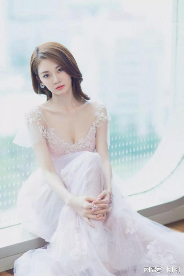 鄭愷老婆：苗苗