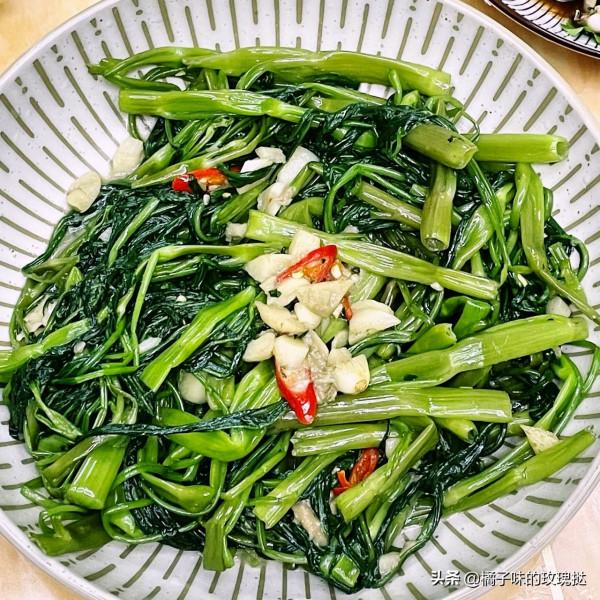 鮮香入味的三道家常菜推薦：姜蔥炒花蟹，涼拌白貝，腐乳空心菜