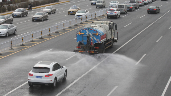 美國小夥認為中國落後破敗，來到中國一探究竟，結果不願再回美國