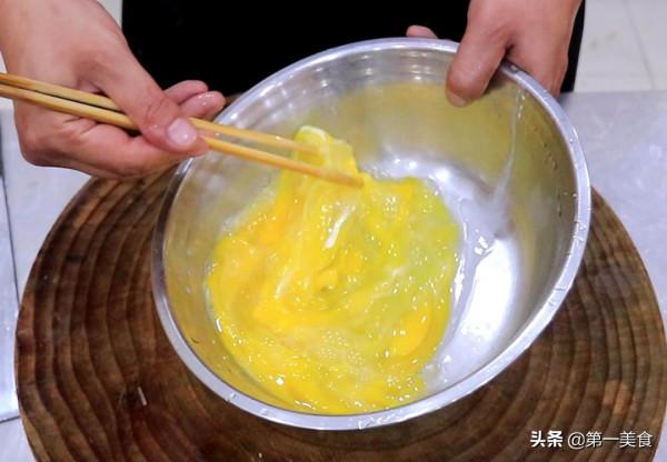 這才是線椒炒雞蛋的正確做法,雞蛋全部裹線上椒上,比飯店還鮮嫩 這才是線椒炒雞蛋的正確做法,雞蛋全部裹線上椒上,比飯店還鮮嫩