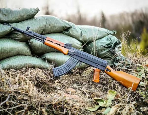 看看我國五款輕武器的戰鬥效能，81槓太過於經典，你看好哪款？