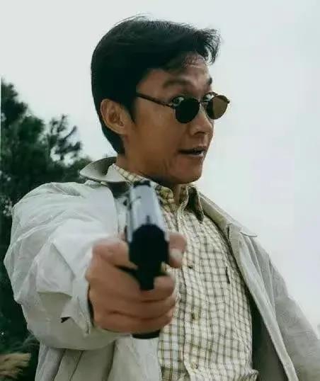 趙燕國彰：中考全縣第二，憑《插翅難逃》爆紅，妻子是瑞典大美女