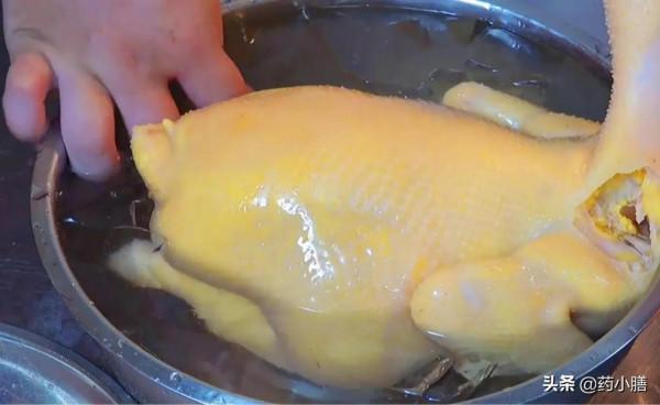 廣東白切扇雞，皮脆柔嫩，非常的好吃